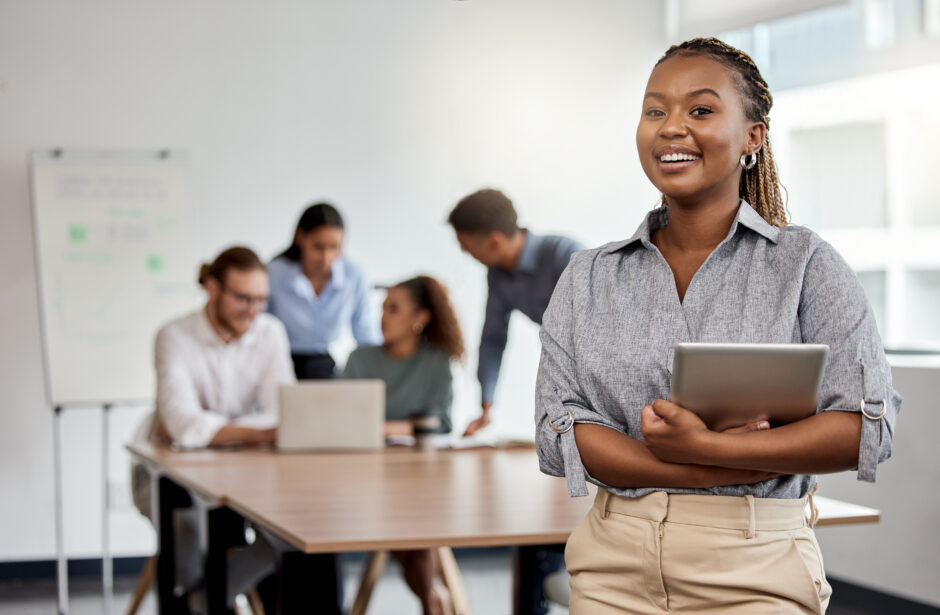 woman looking for How E-commerce Businesses Can Use MCAs for Inventory